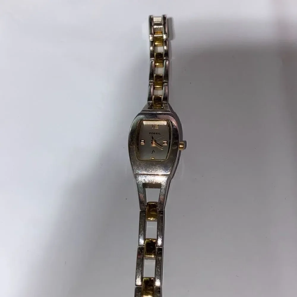 Vintage Fossil Women's Silver Gold Tone F2 Water Resist‎ 30M/100 Ft Quartz Watch